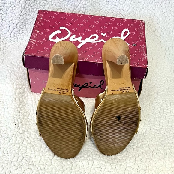 Qupid Gold Heels
Women’s Size 6 1/2 - Picture 5 of 7